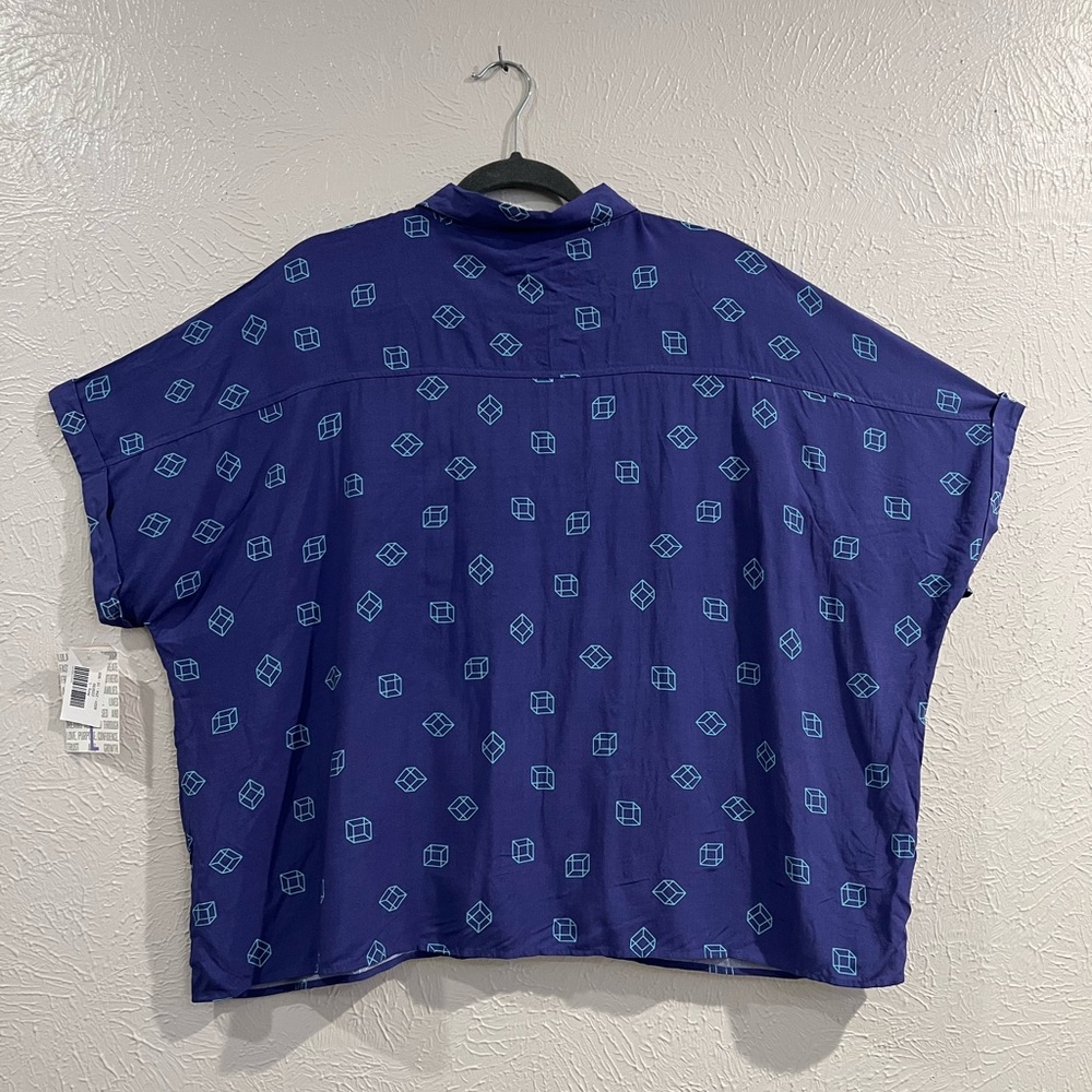 LuLaRoe Blue Geometric Print Button Down Shirt - Picture 5 of 8